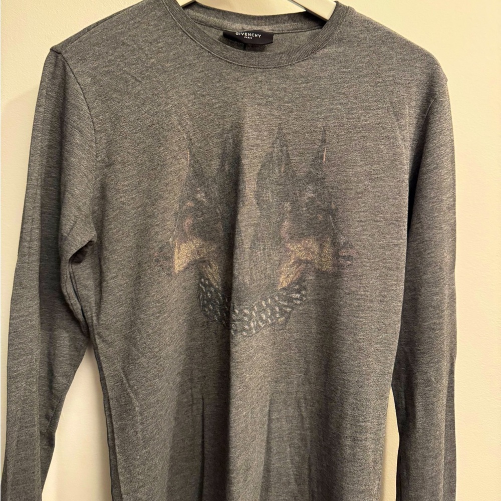 Medium Givenchy long sleeve tee. Doberman printed.